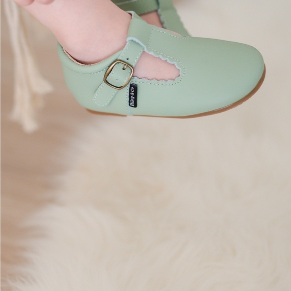 Riley & Co T-straps - Picture 4 of 11